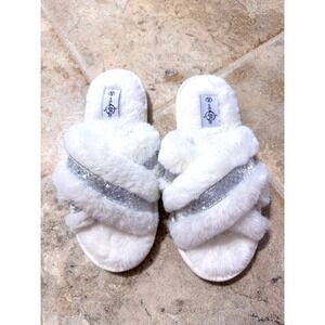 Sole Mates Comfy Fuzzy Womens White Faux Fur Criss Cross Slippers Size S 5/6